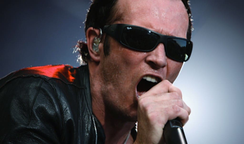 Scott Weiland, former frontman Stone Temple Pilots, found dead on tour bus