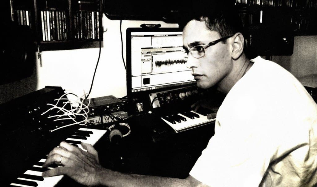 Side-Line introduces Signal Operator - listen now to 'Circus Of Lies (Dub Version)' (Face The Beat profile series)
