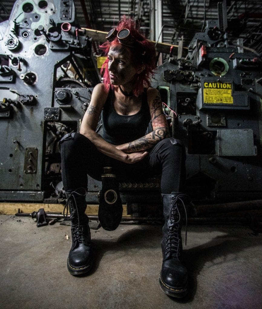 Industrial/Electro artist I Ya Toyah premieres video new single 'Farewell-Mirrors Don't Lie' on Side-Line