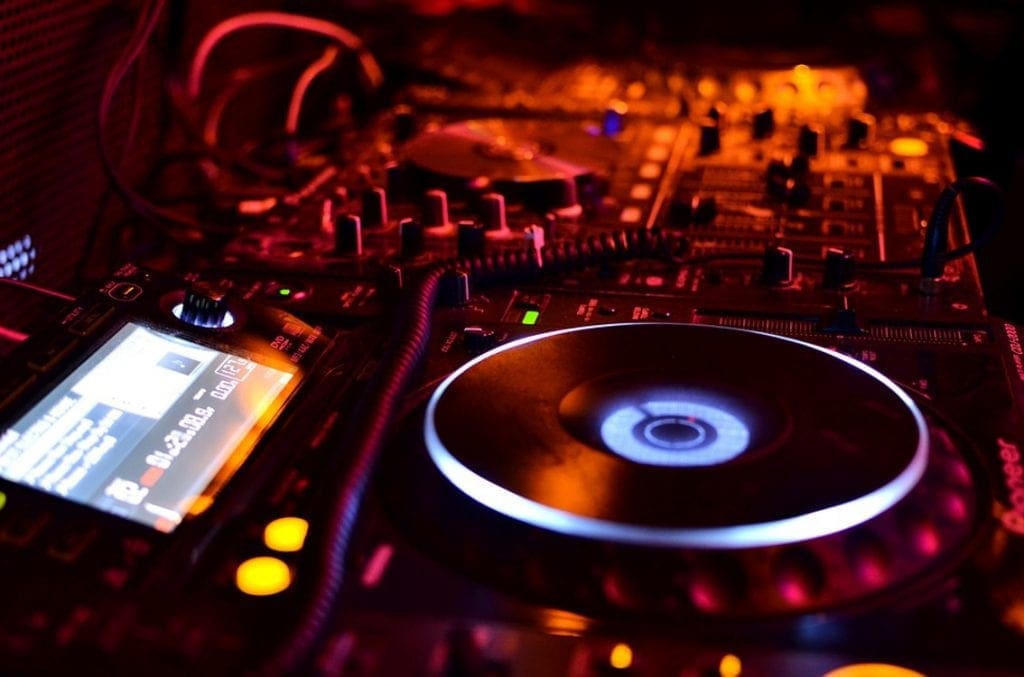 Electronic music in virtual reality: Future or fad?