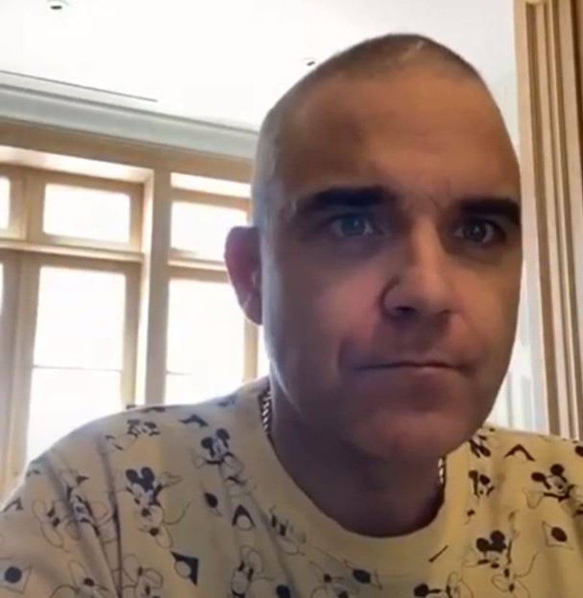 Robbie Williams with a knowing look