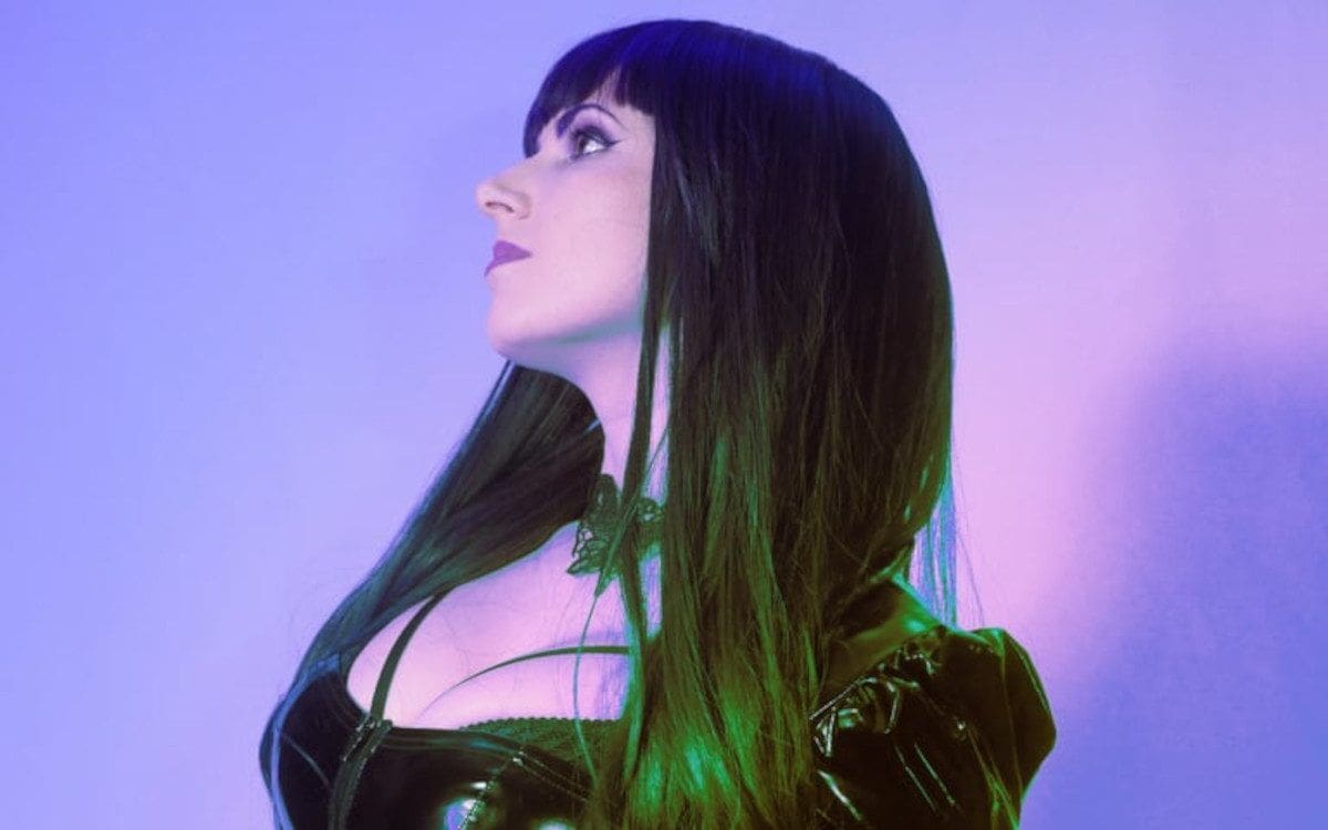 Gothic pop act Eva X launches a brand new video: 'Machine'