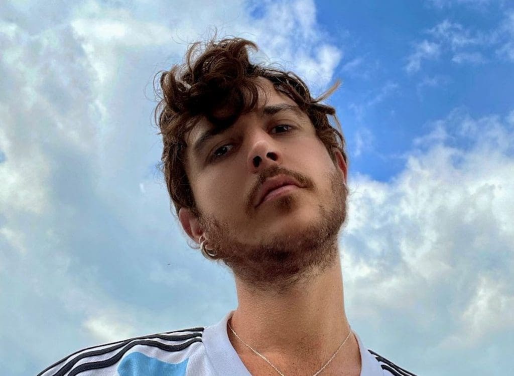 Oscar and the Wolf Releases New Videosingle livestream Ahead of New Studio Album the Shimmer Sideline Magazine Oscar and the Wolf Releases New Video/single 'livestream' Ahead of New Studio Album 'the Shimmer'