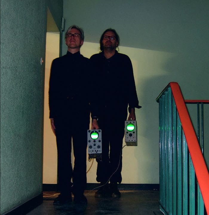 Electronic duo Akustikkoppler (feat. members of Das Kombinat, Notstandskomitee, Geisterfahrer) launch 3rd album: 'Alles Muß Raus'