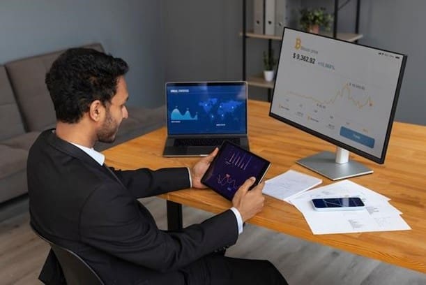 The Digital Transformation of Personal Finance Management The Digital Transformation of Personal Finance Management